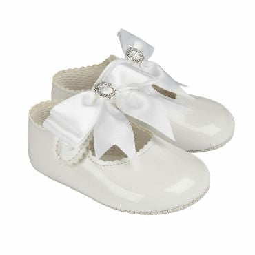 Baypod white patent soft pram shoe